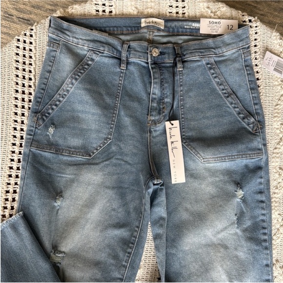 Nicole Miller Distressed Blue Ankle Jeans - Picture 5 of 11
